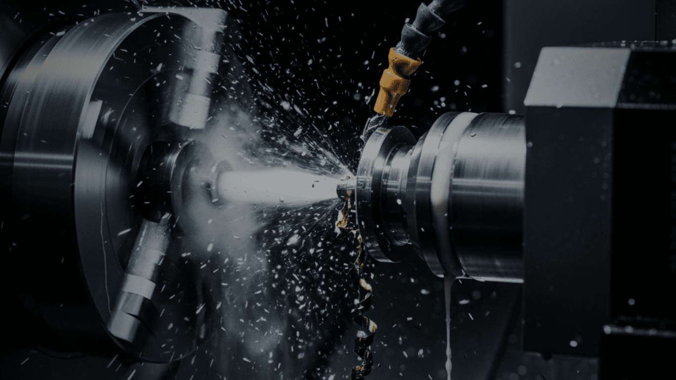 Bohren eines Werkstücks in einer CNC-Drehmaschine mit Kühlschmierstoff