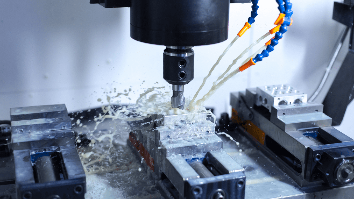 Ein Fräser in schlechter Aufnahme im Zerspanungsprozess